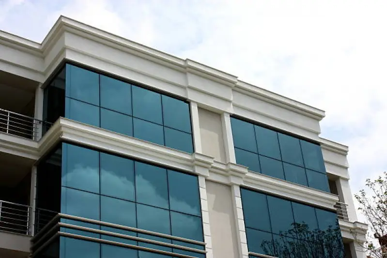 fachada pele de vidro sob medida