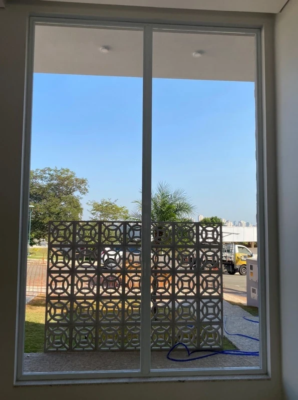 janela de alumínio basculante